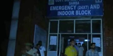 জম্মু বিমানবন্দরে জরুরি বিভাগে মানুষজন প্রবেশ করছে. Channel i News - চ্যানেল আই নিউজ