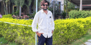 স্মার্ট ব্যক্তির হালকা পোশাক ও সানগ্লাসে হাসিমুখে ছবি. Channel i News - চ্যানেল আই নিউজ