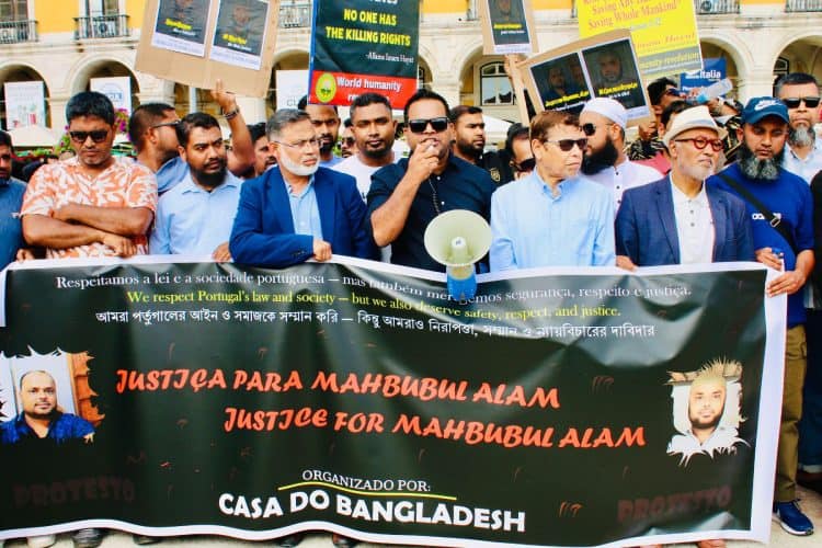 বাংলাদেশি প্রবাসীর হত্যার বিচার দাবিতে মানববন্ধন. Channel i News - চ্যানেল আই নিউজ