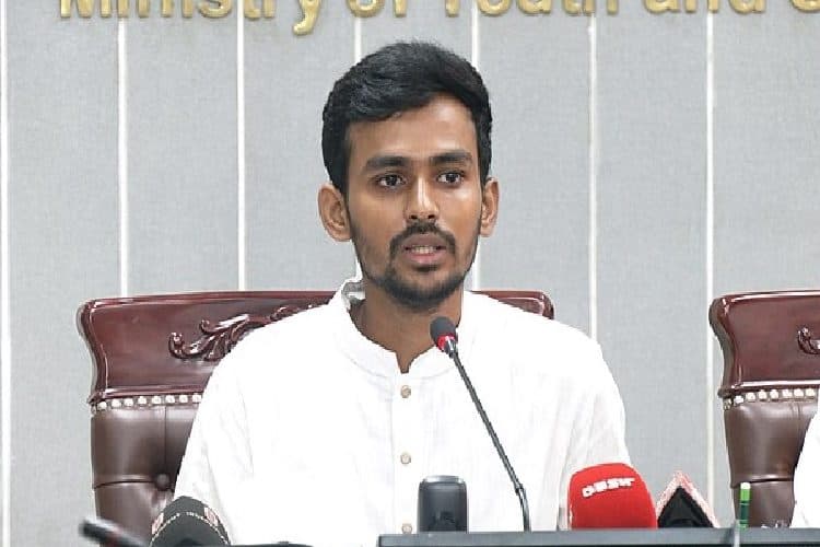 আসিফ মাহমুদ সংবাদ সম্মেলনে বক্তব্য দিচ্ছেন।. Channel i News - চ্যানেল আই নিউজ