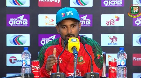 বাংলাদেশ ক্রিকেটার মাহমুদুল্লাহ রিয়াদ সংবাদ সম্মেলনে বক্তব্য দিচ্ছেন. Channel i News - চ্যানেল আই নিউজ