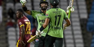 জয়ে উদযাপনে হাসান নেওয়াজ ও হুসাইন তালাত