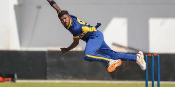 শেষ ওভারে হ্যাটট্রিক করেছেন দিলশান মাদুশঙ্কা