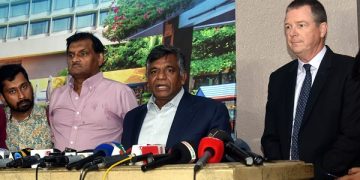 ক্রিকেটারদের সঙ্গে বৈঠক শেষে গণমাধ্যমের সামনে বিসিবি সভাপতি আমিনুল ইসলাম বুলবুল। ছবি: সংগৃহীত