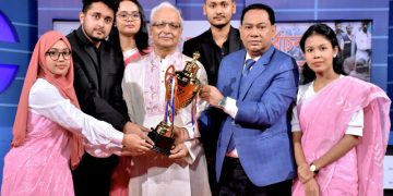 ছবি: এফডিসিতে ডিবেট ফর ডেমোক্রেসি আয়োজিত “আগামী জাতীয় সংসদ নির্বাচন সুষ্ঠু করতে নির্বাচন কমিশনের ভূমিকাই প্রধান” শীর্ষক ছায়া সংসদের বিজয়ীদের পুরুস্কার তুলে দিচ্ছেন নির্বাচন ব্যবস্থা সংস্কার কমিশনের প্রধান ড. বদিউল আলম মজুমদার