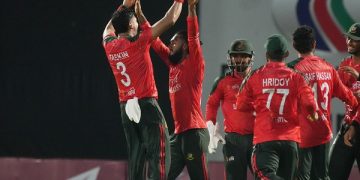 উইকেট পাওয়ার পর  তাসকিনের উদযাপন