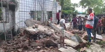 নেত্রকোনায় পুরাতন ভবনের ছাদ ধসে ৩ শ্রমিকের মৃত্যু