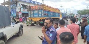 ৯ ঘন্টা পর রোহিঙ্গা ক্যাম্পে চাকরিচ্যুত শিক্ষকদের সড়ক অবরোধ প্রত্যাহার