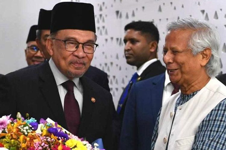 আনোয়ার ইব্রাহিম ও ড. মুহাম্মদ ইউনূস। ছবি: সংগৃহীত