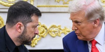 হোয়াইট হাউসে ইউক্রেনের প্রেসিডেন্ট ভলোদিমির জেলেনস্কির সঙ্গে বৈঠকে যুক্তরাষ্ট্রের প্রেসিডেন্ট ডোনাল্ড ট্রাম্প
