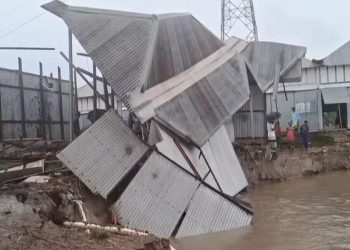 টঙ্গিবাড়ি উপজেলার দিঘিরপার ও পাঁচগাঁও ইউনিয়নে পদ্মা নদীর ভাঙ্গন