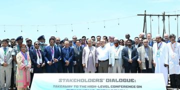 সোমবার কক্সবাজারে হোটেল বে ওয়াচে আয়োজিত সংলাপে অংশ নেয় প্রধান উপদেষ্টাসহ বিভিন্ন রাজনৈতিক দলের নেতারা।