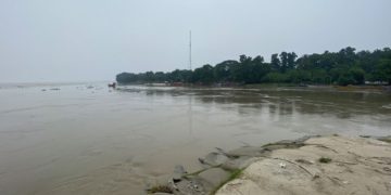 রাজশাহীতে পদ্মা নদীর পানি বিপৎসীমা ছুঁই ছুঁই করেছে