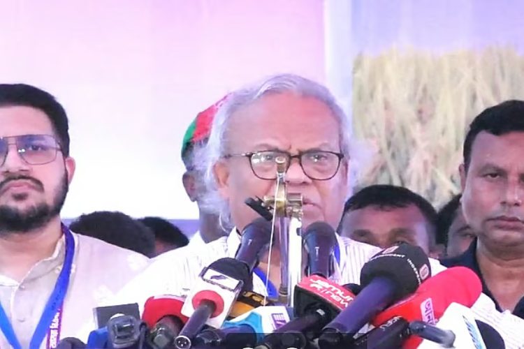 ছবি; জামালপুরের দেওয়ানগঞ্জে অর্থসহায়তা প্রদান অনুষ্ঠানে বক্তব্য দিচ্ছেন বিএনপির জ্যেষ্ঠ যুগ্ম মহাসচিব রুহুল কবির রিজভী। বুধবার বিকালে
দেওয়ানগঞ্জ গার্লস হাইস্কুল মাঠে (সংগ্রহ, প্রথম আলো)