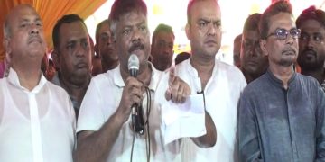 ছবি: নাটোরের নলডাঙ্গা উপজেলার ভূষণগাছায় অষ্টকালীন লীলাকীর্তনের উদ্বোধন অনুষ্ঠানে কথা বলছেন কেন্দ্রীয় নির্বাহী কমিটির সদস্য অ্যাডভোকেট রুহুল কুদ্দুস তালুকদার দুলু