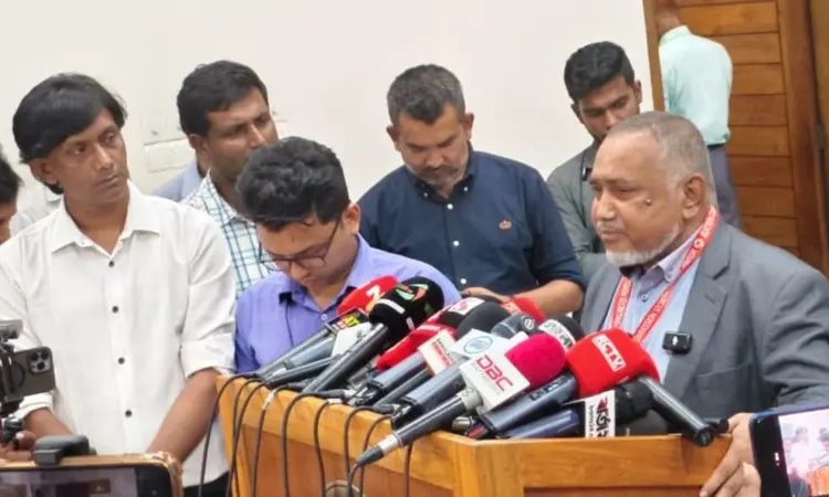 সিইসির সাথে সাক্ষাৎ শেষে সাংবাদিকদের ব্রিফিং করেন সৈয়দ আব্দুল্লাহ মোহাম্মদ তাহের