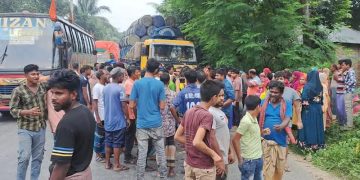 গাইবান্ধায় সড়ক দুৃর্ঘটনা।ছবি: সংগৃহীত