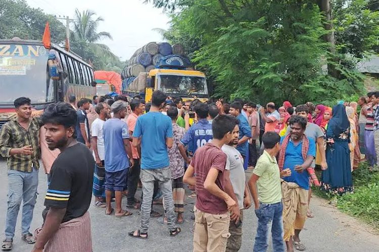 গাইবান্ধায় সড়ক দুৃর্ঘটনা।ছবি: সংগৃহীত