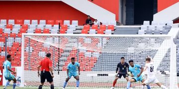 বাংলাদেশ জাতীয় ফুটবল স্টেডিয়ামে মহারণে আবাহনী-মুরাস