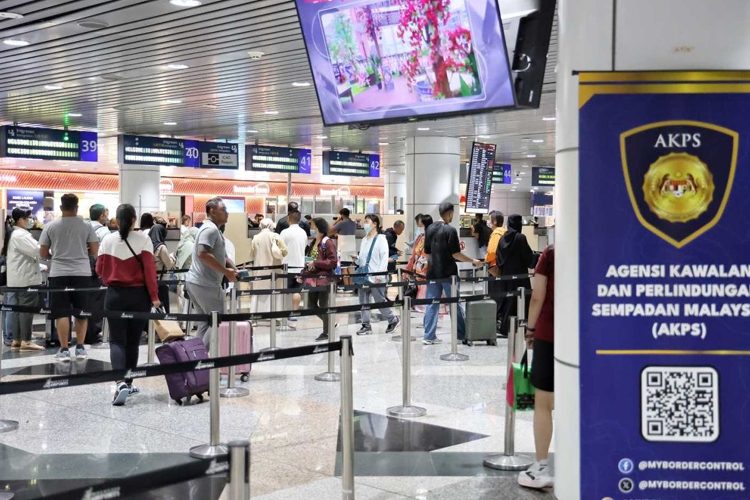 কুয়ালালামপুর আন্তর্জাতিক বিমানবন্দরে (কেএলআইএ)