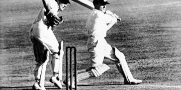 দ্বিতীয় বিশ্বযুদ্ধের পর প্রথম অ্যাশেজে ২২ গজে কিংবদন্তি স্যার ডন  ব্র্যাডম্যান
