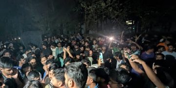 চট্টগ্রাম বিশ্ববিদ্যালয়ে স্থানীয়দের সঙ্গে শিক্ষার্থীদের সংঘর্ষ