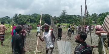 মসজিদের মাইকে ঘোষণা দিয়ে সংঘর্ষ।