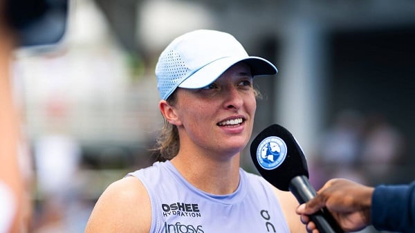 সেমিফাইনালে জয়ের পর সংবাদমাধ্যমে কথা বলছেন সুয়েটেক