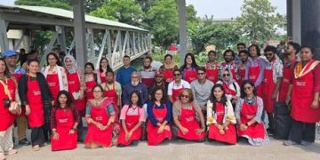 আশুলিয়ার ল্যান্ডিং স্টেশনে নোঙর ট্রাস্ট আয়োজিত দিনব্যাপী আর্ট ক্যাম্প। ছবি: নোঙর