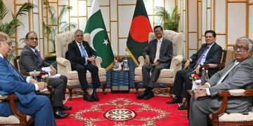 সোনারগাঁওয়ে বাংলাদেশের পররাষ্ট্রবিষয়ক উপদেষ্টা মো. তৌহিদ হোসেনের সঙ্গে পাকিস্তানের উপপ্রধানমন্ত্রী ও পররাষ্ট্রমন্ত্রী মোহাম্মদ ইসহাক দারের মধ্যে দ্বিপাক্ষিক বৈঠক