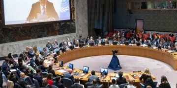 জাতিসংঘের নিরাপত্তা পরিষদের চেম্বারে রাষ্ট্রদূতরা মধ্যপ্রাচ্যের পরিস্থিতি, ফিলিস্তিনি প্রশ্ন নিয়ে আলোচনা করছেন। ছবি: জাতিসংঘ।