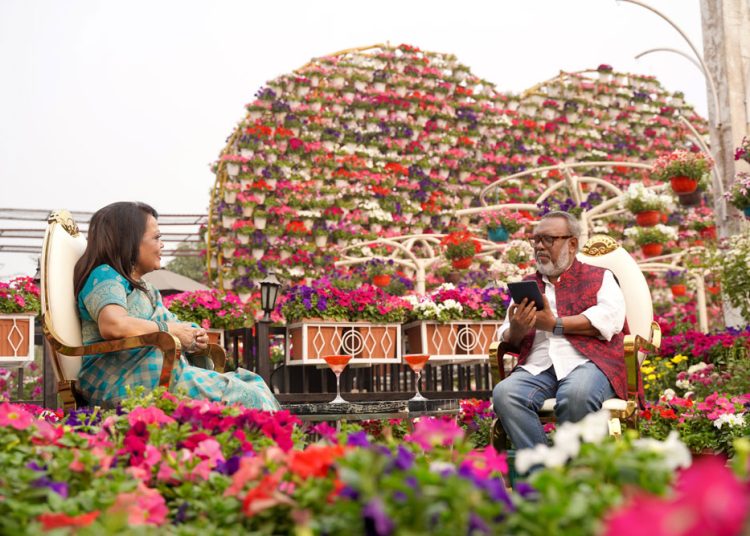 ‘জুঁই ফুল’- ডকুফিল্মের একটি দৃশ্যে সাবিনা ইয়াসমিন ও শাইখ সিরাজ