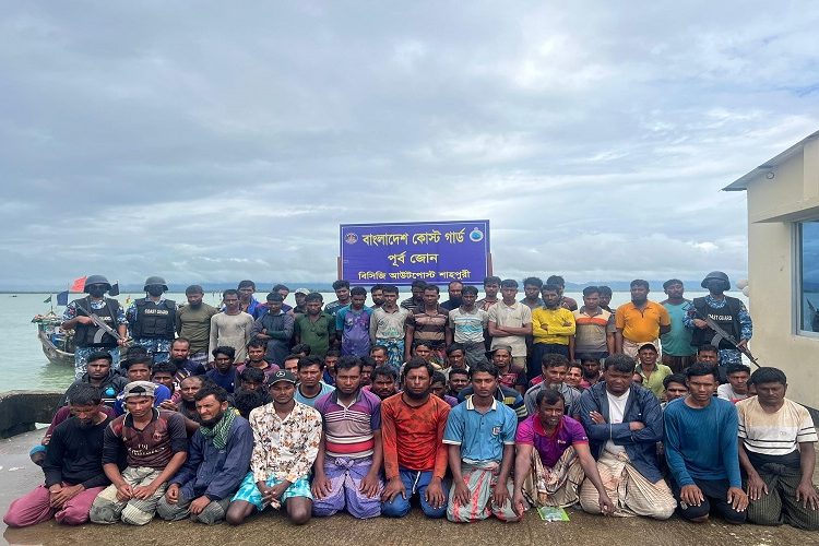 মিয়ানমার জলসীমায় প্রবেশ, ১২২ জেলেকে ফেরত আনল কোস্টগার্ড