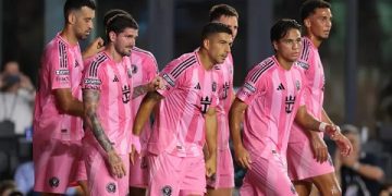 ডি পলের করা আবেদনের সময় মাশ্চেরানো শিষ্যরা