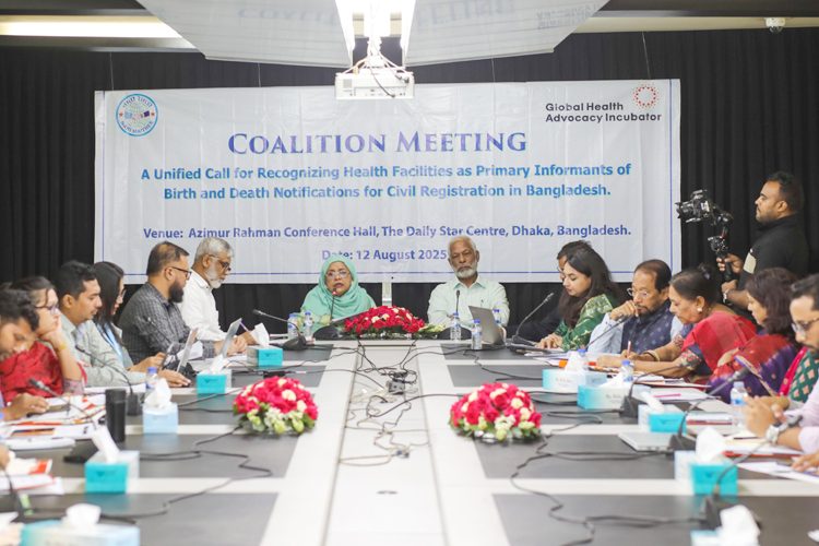 “জন্ম ও মৃত্যু নিবন্ধনের জন্য স্বাস্থ্যসেবা প্রতিষ্ঠানগুলোকে প্রধান তথ্যদাতা হিসেবে স্বীকৃতি দেওয়ার ঐক্যবদ্ধ আহ্বান” বিষয়ে বৈঠক করেছে নারী-নেতৃত্বাধীন সংস্থা নারী মৈত্রী। রাজধানীর দ্য ডেইলি স্টার সেন্টারে