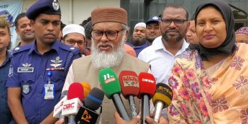 কিশোরগঞ্জের ঐতিহাসিক পাগলা মসজিদ পরিদর্শন শেষে সাংবাদিকদের সঙ্গে কথা বলেন ধর্ম উপদেষ্টা ড. আ ফ ম খালিদ হোসেন