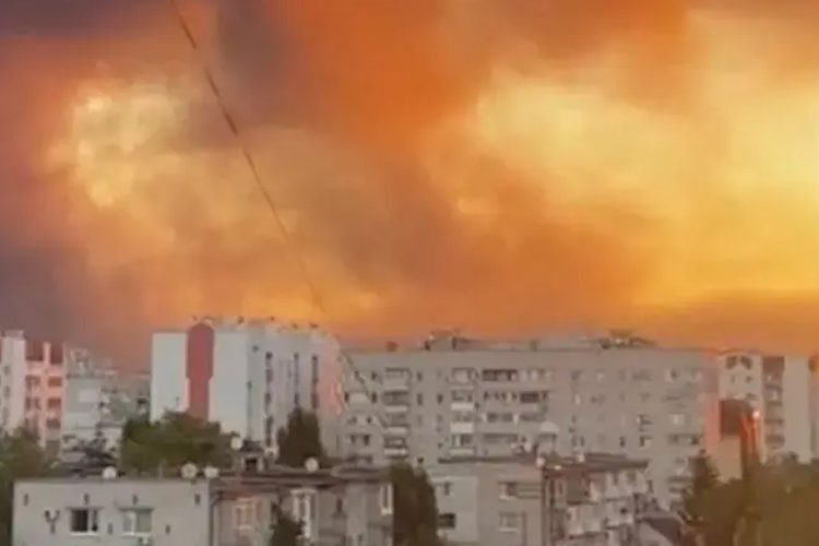 ইউক্রেনের বৃহত্তম তেল শোধনাগারে হামলা চালিয়েছে রাশিয়া