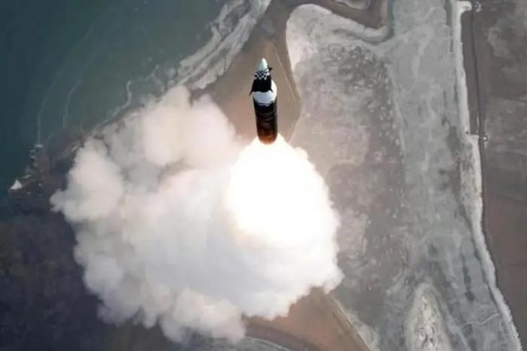 গত জানুয়ারিতেও হাইপারসনিক ওয়ারহেডসহ নতুন ব্যালিস্টিক ক্ষেপণাস্ত্রের পরীক্ষা চালিয়েছিল উত্তর কোরিয়া