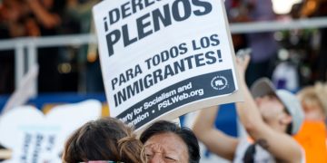 ট্রাম্পের নীতিতে এক বছরে যুক্তরাষ্ট্রে অভিবাসী কমেছে এক কোটির বেশি