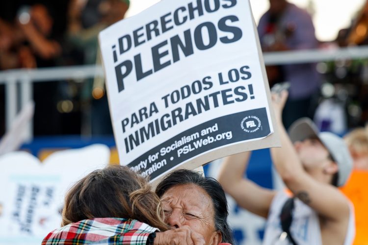 ট্রাম্পের নীতিতে এক বছরে যুক্তরাষ্ট্রে অভিবাসী কমেছে এক কোটির বেশি