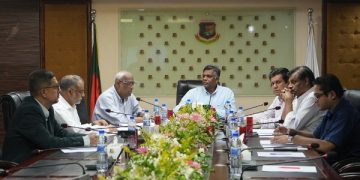পরিচালকদের নিয়ে বোর্ড সভায় বর্তমান সভাপতি আমিনুল ইসলাম বুলবুল।