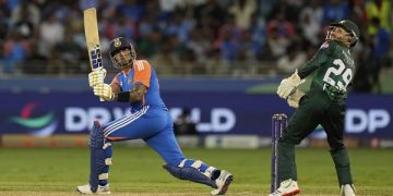 পাত্তাই পেল না পাকিস্তান, ৭ উইকেটে জয় ভারতের