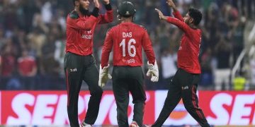 বাংলাদেশ ক্রিকেট দলের খেলোয়াড়রা মাঠে উল্লাস করছে. Channel i News - চ্যানেল আই নিউজ