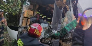 ফেনীতে বাসের পিছনে ট্রাকের ধাক্কা