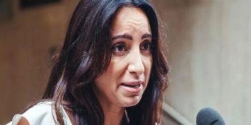 অ্যান্টোয়েনেট লাটুফের বরখাস্ত করা জনসাধারণের ক্ষোভের ঝড় তুলেছে।  ছবি: সংগৃহীত