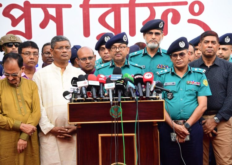 পূজা শান্তিপূর্ণভাবে সম্পন্ন হবে, কোনো ধরনের দুষ্টামি বা অপতৎপরতার সুযোগ দেওয়া হবে না: ডিএমপি কমিশনার