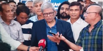 সিঙ্গাপুর থেকে দেশে ফেরার পর হয়রত শাহ জালাল আন্তর্জাতিক বিমান বন্দর থেকে সাংবাদিকদের  সাক্ষাতের সময়ে।