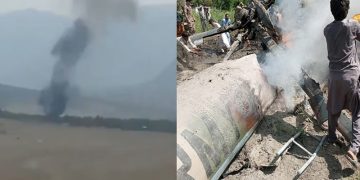 পাকিস্তানে সেনাবাহিনীর হেলিকপ্টার বিধ্বস্ত
