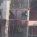 রামপুরায় কার্নিশে ঝুলে থাকা ছাত্রের গুলির দৃশ্য. Channel i News - চ্যানেল আই নিউজ