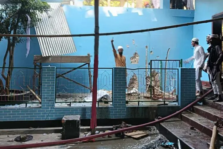 রাজবাড়ীর গোয়ালন্দে মাজারে হামলা, ভাঙচুর।